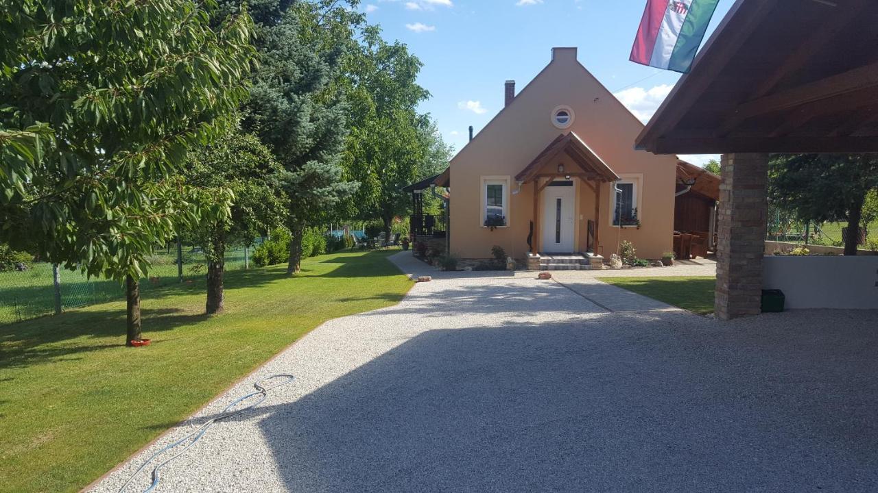 Gyöngyvirág Apartman Keszthely Esterno foto